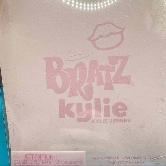 Bratz Kylie Jenner Doll Collectible MGAE 2022 Sealed Box Rare Fashion Figure - Picture 7 of 10